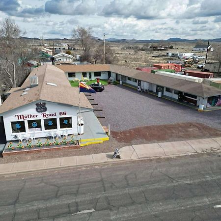The Aztec Motel & Creative Space Seligman Extérieur photo