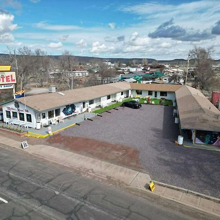 The Aztec Motel & Creative Space Seligman Extérieur photo