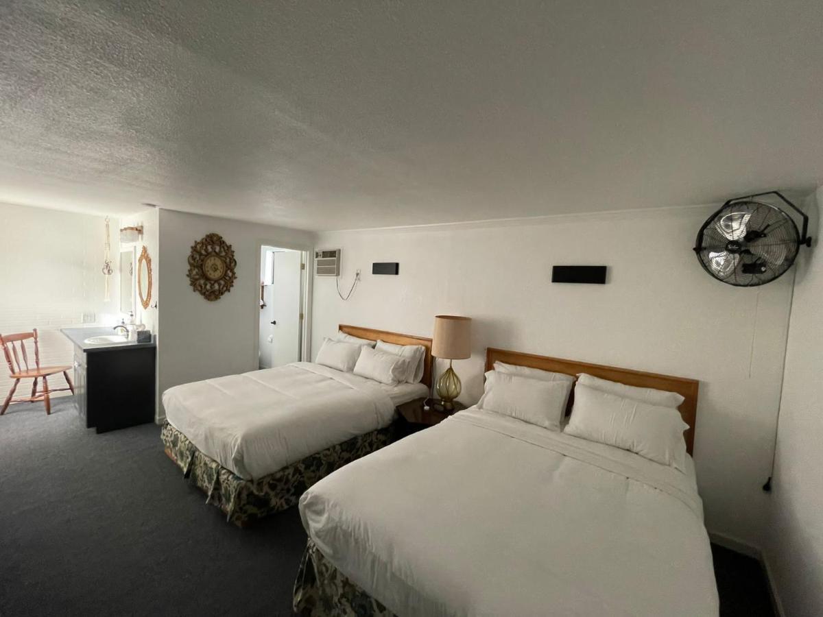 The Aztec Motel & Creative Space Seligman Extérieur photo