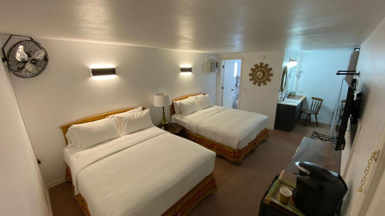 The Aztec Motel & Creative Space Seligman Extérieur photo