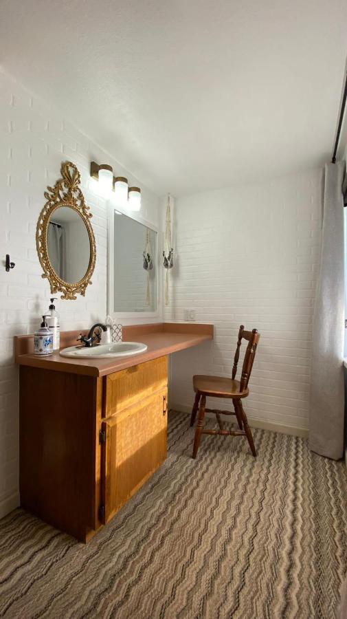 The Aztec Motel & Creative Space Seligman Extérieur photo