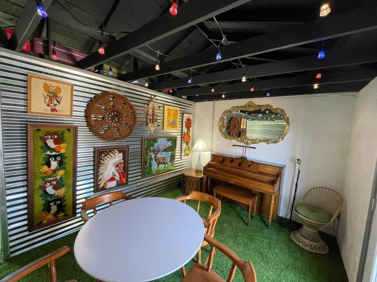 The Aztec Motel & Creative Space Seligman Extérieur photo