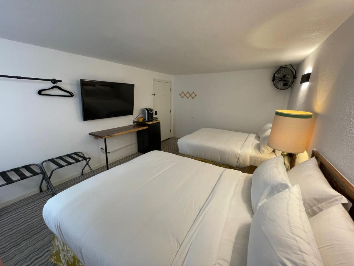 The Aztec Motel & Creative Space Seligman Extérieur photo