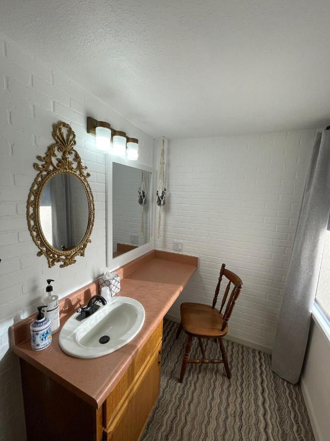 The Aztec Motel & Creative Space Seligman Extérieur photo