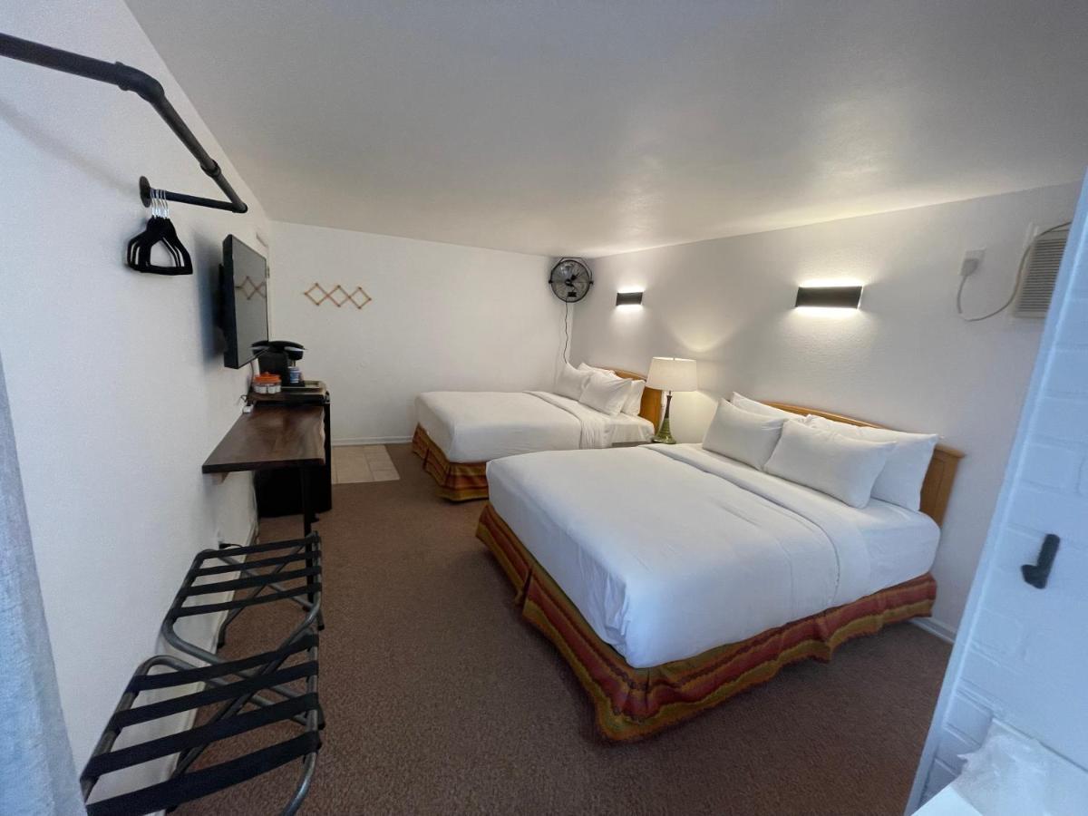 The Aztec Motel & Creative Space Seligman Extérieur photo