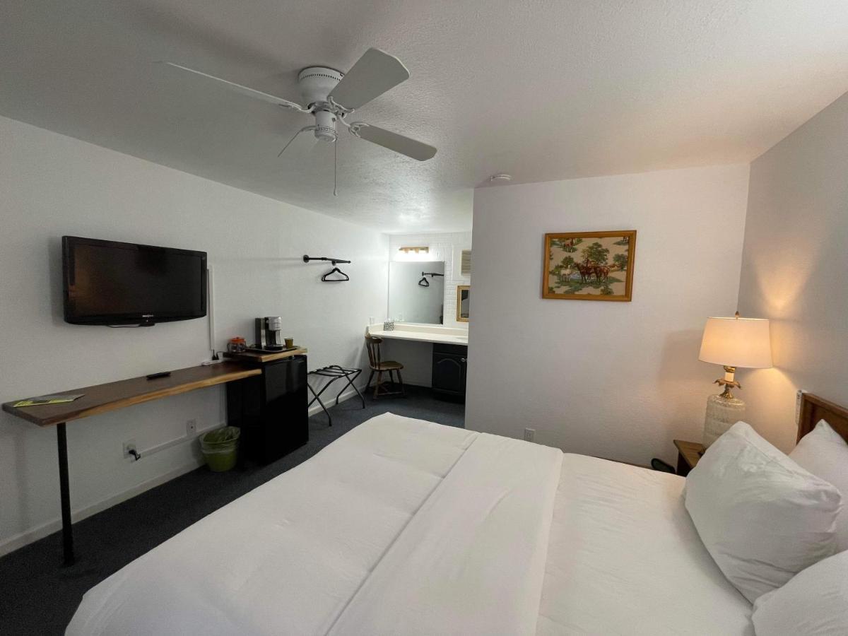 The Aztec Motel & Creative Space Seligman Extérieur photo