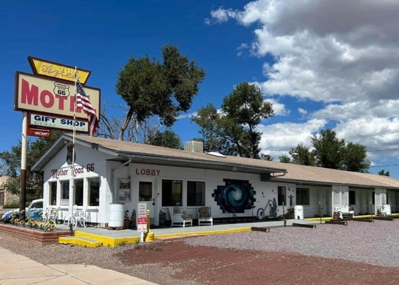 The Aztec Motel & Creative Space Seligman Extérieur photo