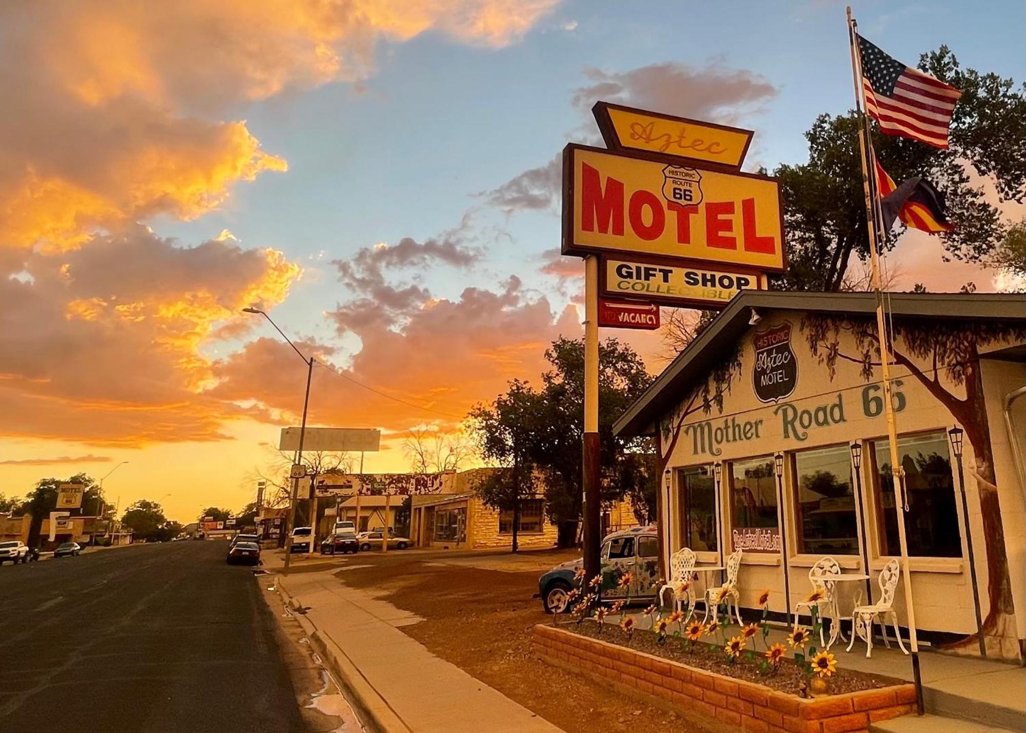 The Aztec Motel & Creative Space Seligman Extérieur photo